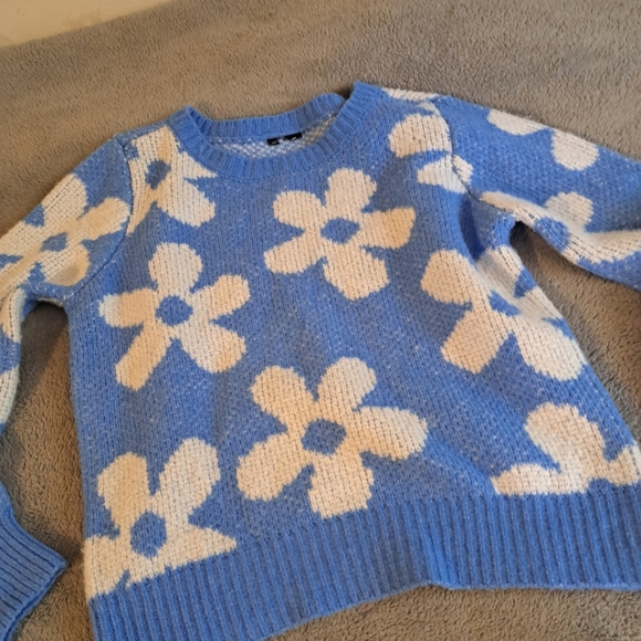 Floral Soft Sweater - Picture 8 of 10